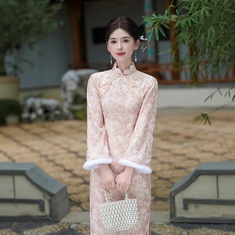 粉色新中式旗袍2025新款秋冬季修身高端气质高级年轻少女仙加绒女