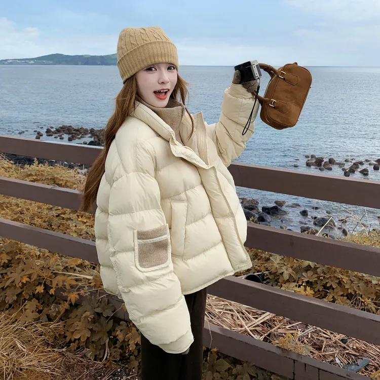 浅黄色假两件立领羽绒服女2025冬季新款小个子短款90白鸭绒厚外套