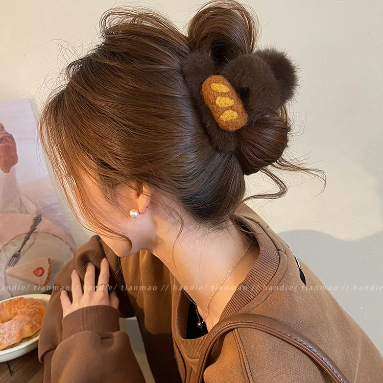 毛绒卡通面包头发抓夹女高级感2025新款后脑勺盘发鲨鱼夹发量大