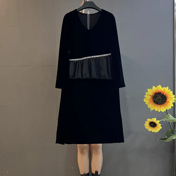 新款时尚气质V领链条荷叶边拼接中长款丝绒显瘦连衣裙