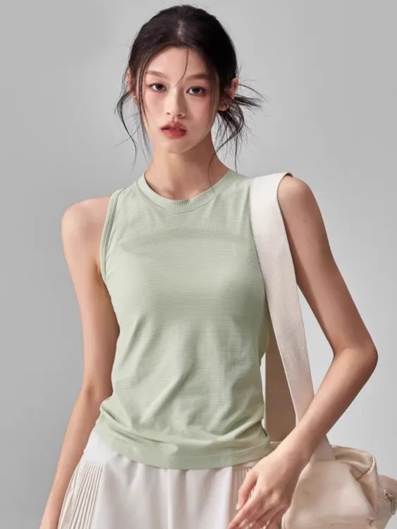 薄款速干无袖瑜伽服背心弹力显瘦跑步训练外穿夏季健身衣
