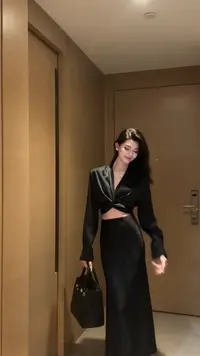 现货秒发【幽墨旋律】667款气质时尚优雅设计感轻奢不规则显瘦上衣