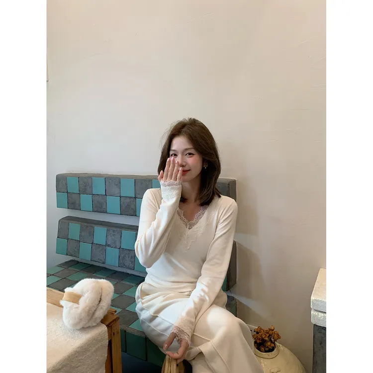 陳文文xenl【少女梦境】新款v领蕾丝拼接保暖修身打底针织衫0152