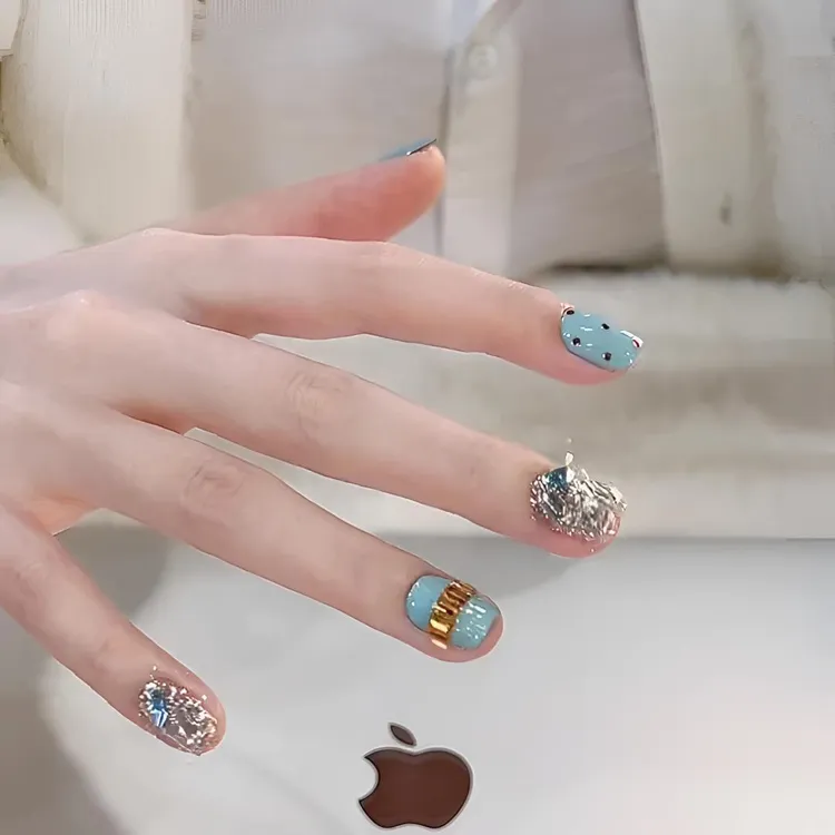 【蒂芙尼蓝】秋冬蓝色拼钻猫眼美甲手工穿戴甲短款片2025新款高级感