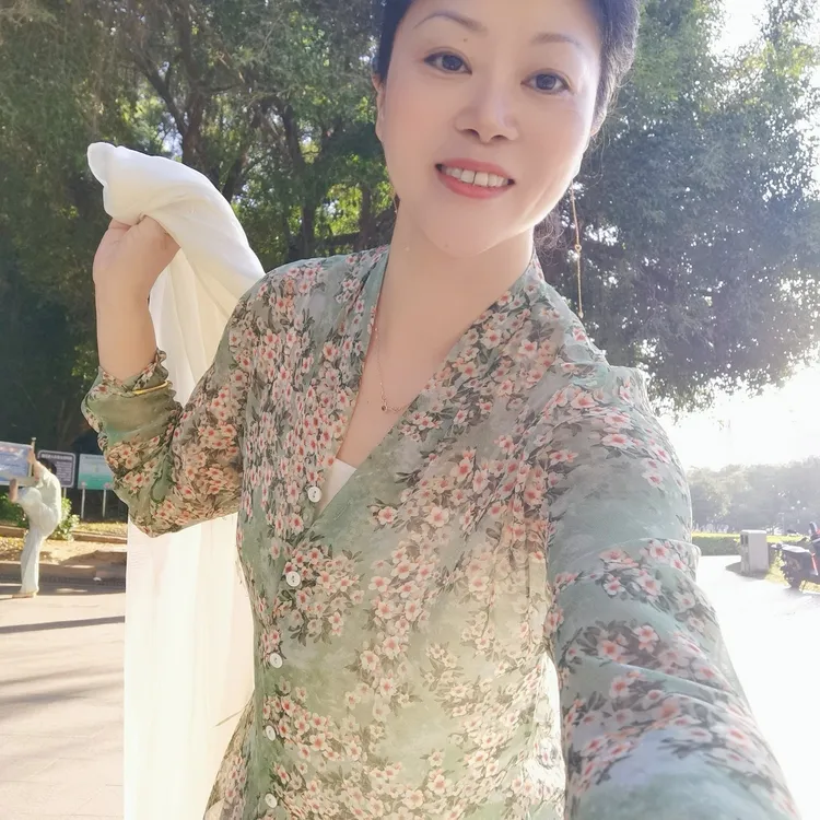 乔其纱碎花衬衫女夏季气质印花V领宽松开衫长袖防晒衫上衣显瘦