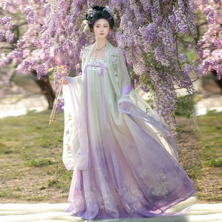 汉服女阑珊小记汉服原创【紫鸢】重工刺绣大袖衫齐胸襦裙超仙日常