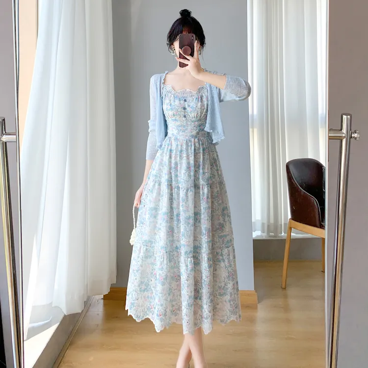 海蓝色刺绣吊带连衣裙女秋季新款法式收腰显瘦中长款碎花蛋糕裙子