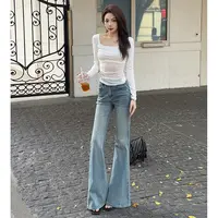浅蓝色低腰微喇牛仔裤女秋季新款辣妹修身显瘦不贴腿直筒喇叭裤子