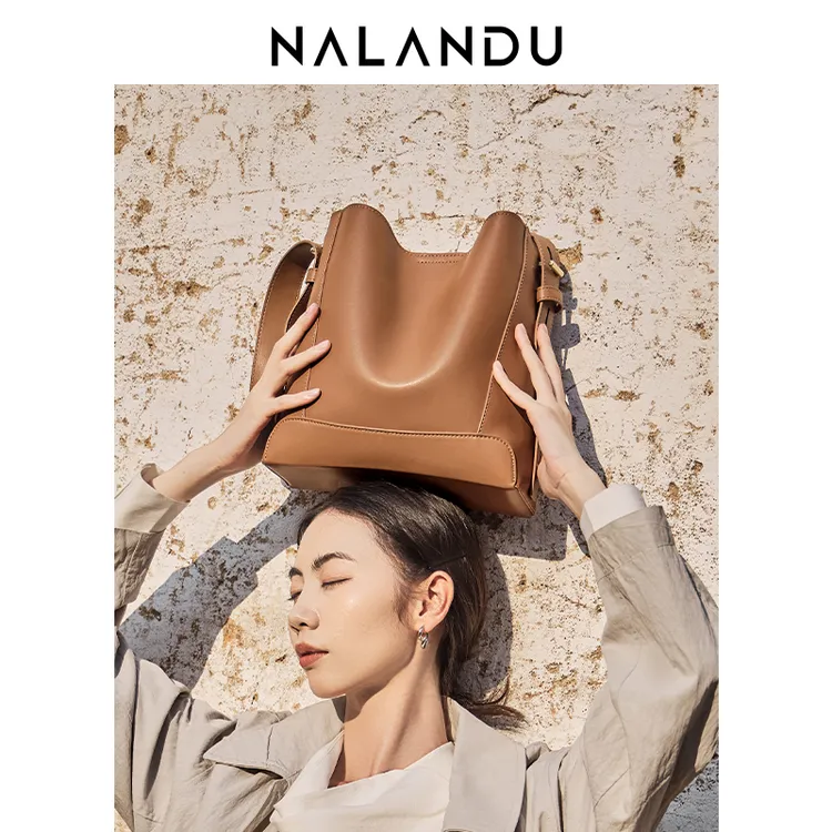 NALANDU纳兰杜通勤休闲真皮牛皮包包女款时尚大容量水桶单肩女包
