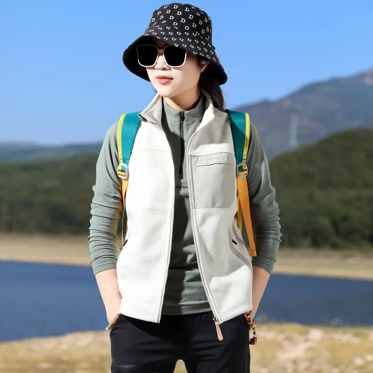 户外运动抓绒马甲女士秋冬中老年妈妈冬季摇粒绒马夹外穿背心坎肩