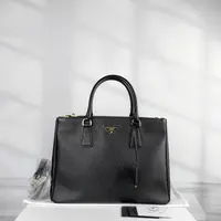 普拉达/包包/95新/大(34*23*15)/C9204653778