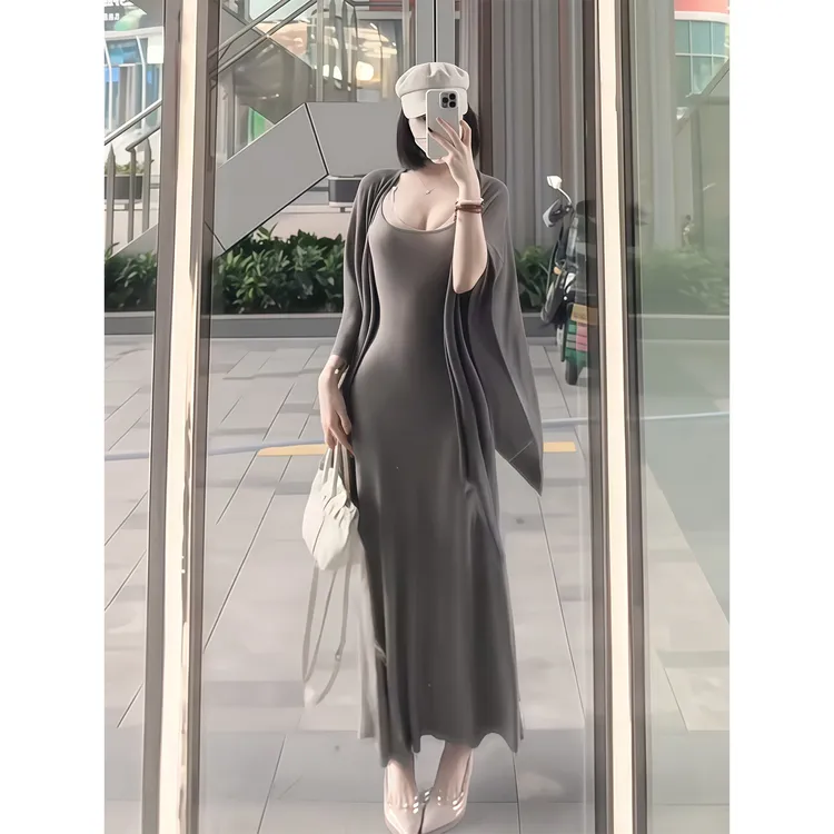 纯欲辣妹U领吊带连衣裙女2025秋季新款修身显瘦包臀裙长裙两件套