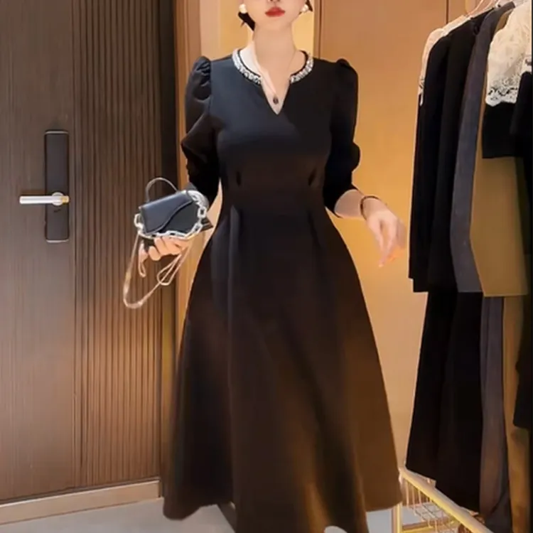 赫本风小黑裙高弹力中长裙轻奢连衣裙收腰显瘦气质修身秋季复古
