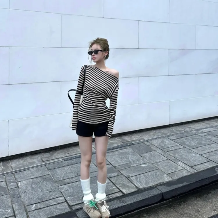 撞色条纹一字肩打底衫女春夏季复古微透防晒长袖T恤显瘦内搭上衣
