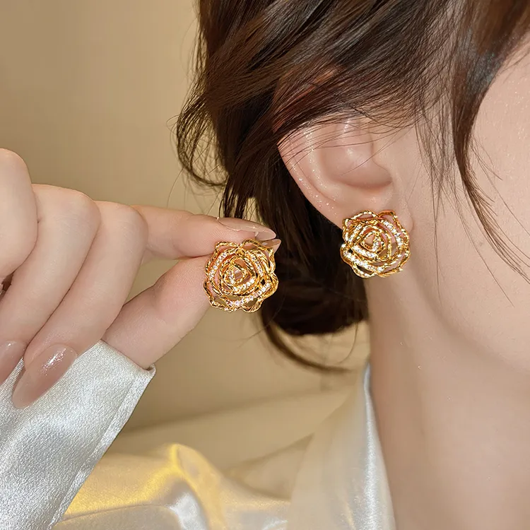 铜合金耳饰 金色镂空花朵耳钉女高级感耳饰2025新款爆款秋冬耳环