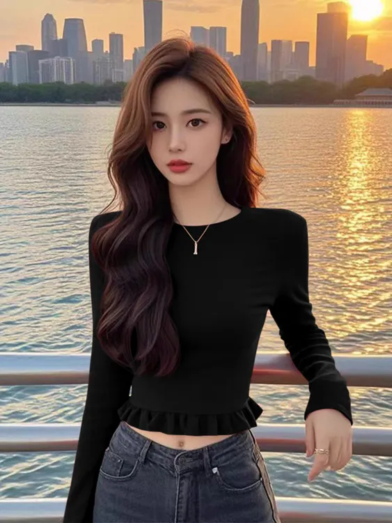 别致木耳边短款t恤女春季高级感修身红色打底衫内搭辣妹高腰上衣