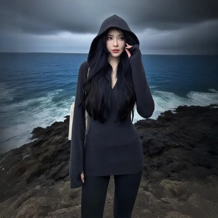 法式高级气质松弛感灰色连帽上衣女早秋新款高腰显瘦微喇裤两件套