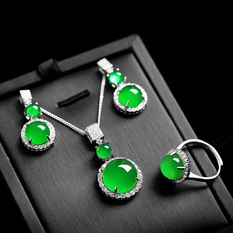 钛钢仿水晶项链 【古米】3/88 绿色文艺项链耳钉戒指轻奢风三件套