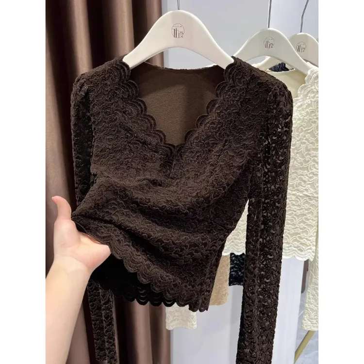 芯娇晴巨好看的咖色加绒V领蕾丝打底衫女装秋冬小衫内搭长袖上衣