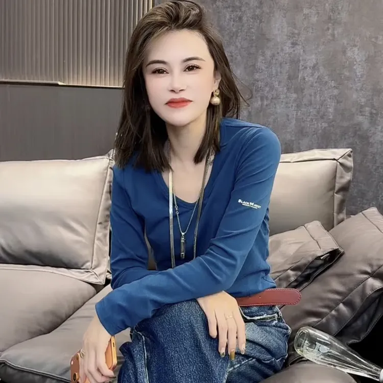 新款秋冬纯色V领长袖慵懒松弛感宽松显瘦女内搭T恤