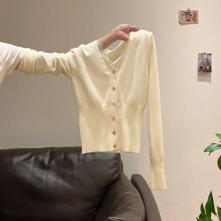 韩系气质V领蕾丝拼接针织衫长袖女2025秋季新款简约修身显瘦上衣