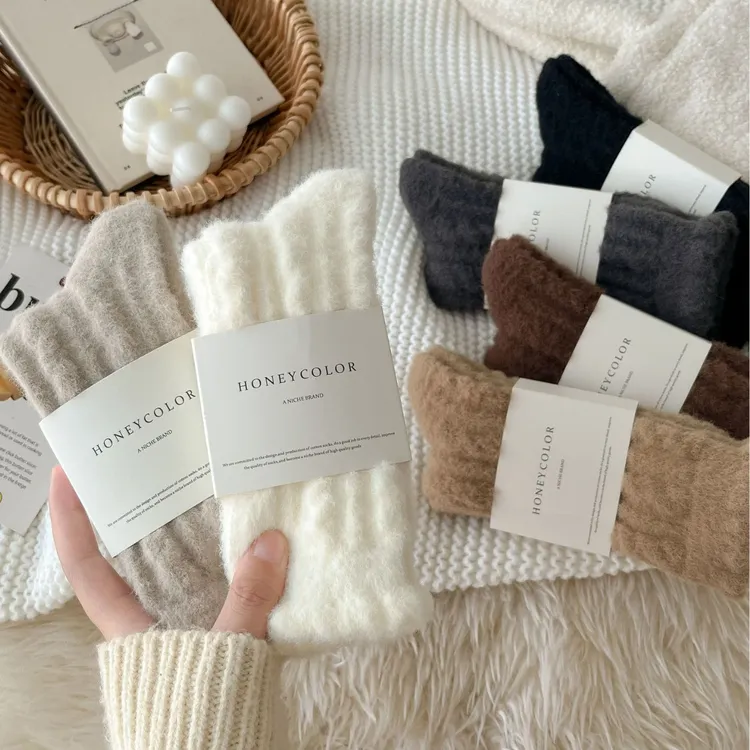 超厚澳绒冬季毛绒袜子女中筒袜加绒居家地板袜睡眠月子袜保暖袜