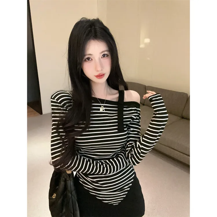 设计感小众撞色条纹长袖t恤女秋新款时尚洋气露肩百搭打底衫上衣