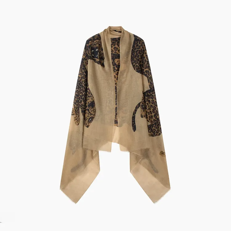 2025新款金钱豹丝巾豹纹披肩围巾女秋季高级感纯欲时尚百搭围脖