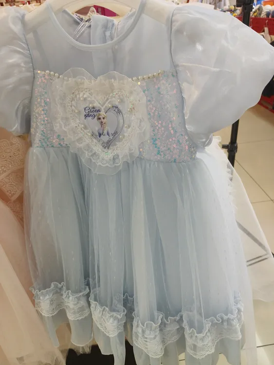 儿童带头纱连衣纱裙