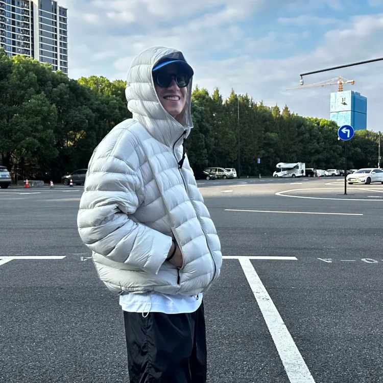 鑫宝25aw秋冬轻量化90鸭绒马卡色轻薄羽绒情侣外套短款5878