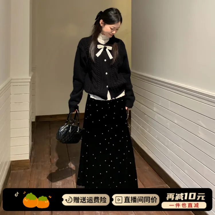 巨好看黑色毛衣针织连衣裙女秋冬2026新款千金小香风穿搭套装长裙