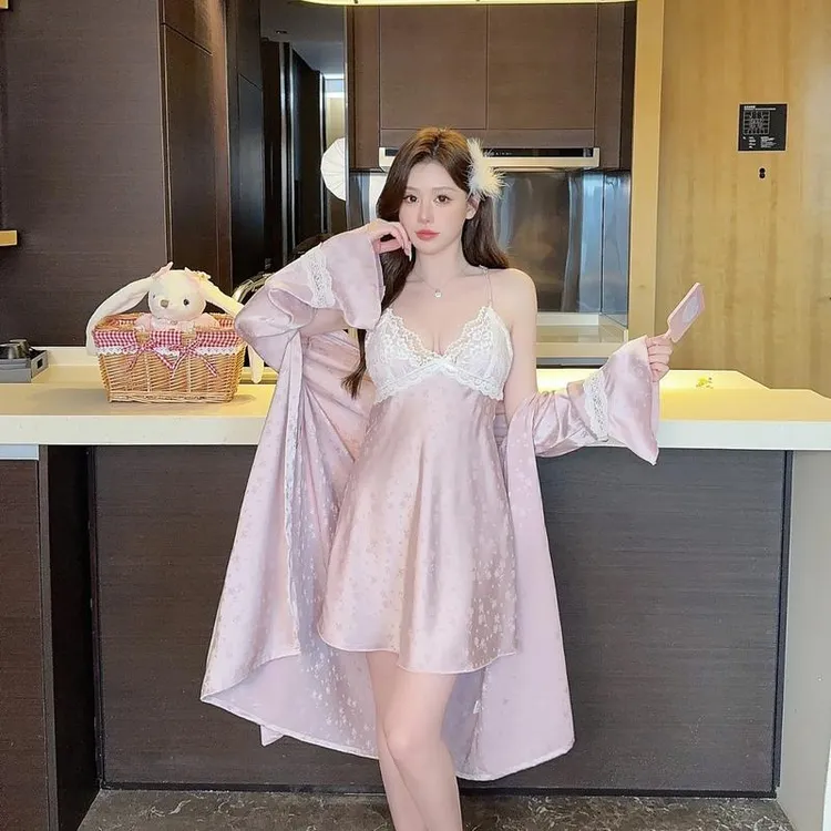 睡衣女时尚2025新款性感蕾丝宫廷风吊带睡袍套装带胸垫大码家居服