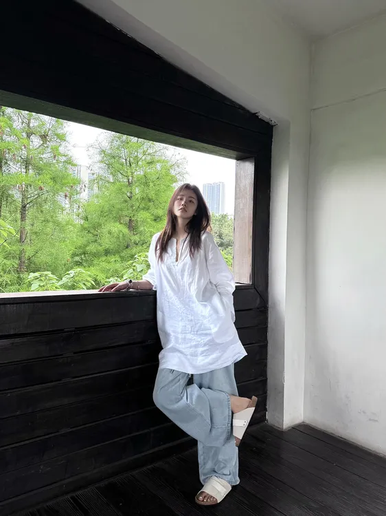 2025夏季新款V领宽松阔版长袖休闲松驰中长款衬衫女显瘦牛仔裤