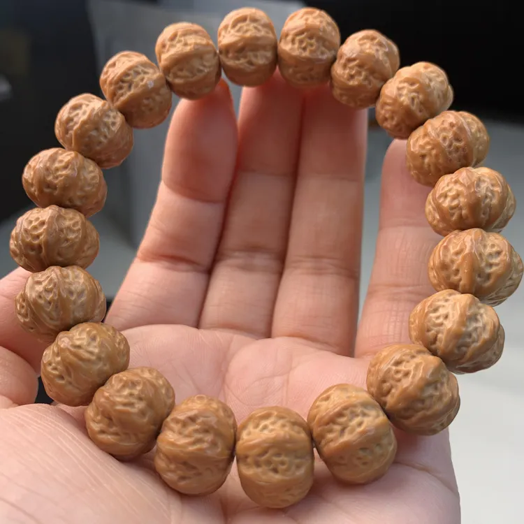 《三姐•飞碟八棱》猴头核桃精工雕刻“飞碟八棱”手串尺寸15mm商品图