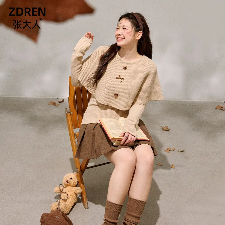 张大人【里约日落】大码女装微胖妹妹千金杏色斗篷毛衣百褶裙套装