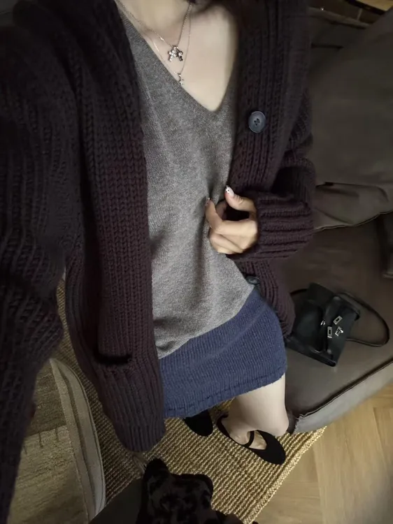 2025秋季新款韩系慵懒针织开衫外套V领针织上衣蓝色半身裙三件套