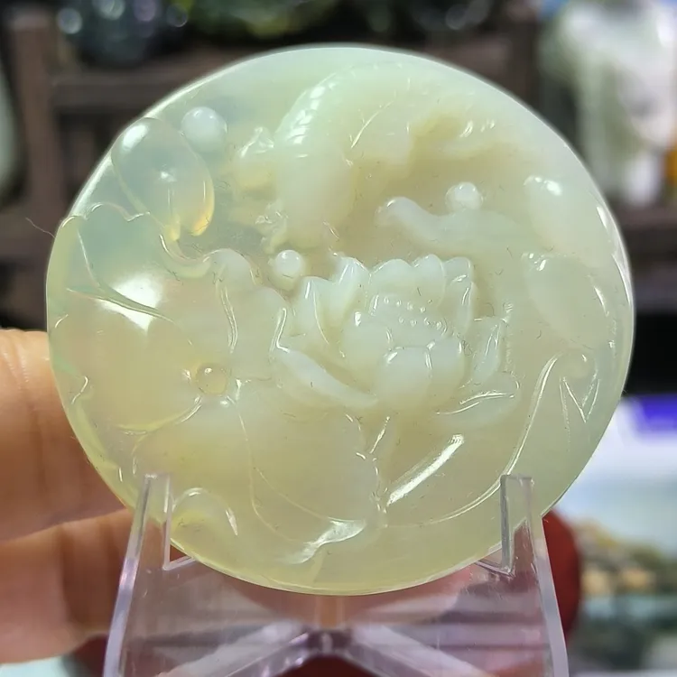 天然岫玉精品高冰俏色巧雕荷花鱼荷塘月色吊坠挂件（多样性发其一）