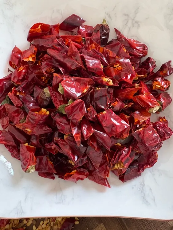 辣椒段，人工剪段，用于炒菜，炝菜，干锅，麻辣香锅等。