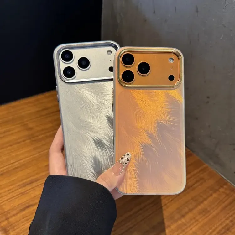 高颜值镭射羽毛适用于苹果17promax手机壳大孔防摔网红男女款轻奢