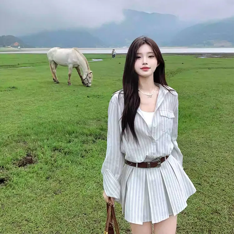 条纹衬衫连衣裙女新款学院风设计感长袖衬衣收腰显瘦百褶短裙