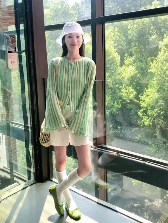 2025早秋新款韩系竖条肌理洋气防晒百搭长袖上衣百搭短裤两件套