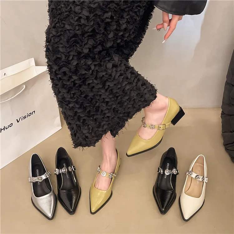 法式气质尖头单鞋女粗跟2025新款浅口通勤金属一字扣绿色玛丽珍鞋