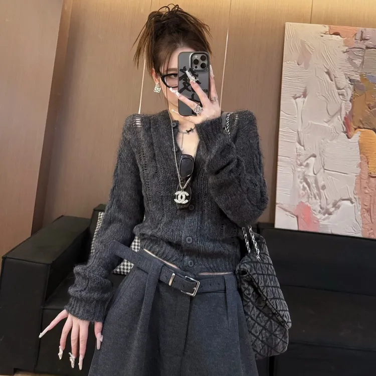 秋冬季气质复古宽松显瘦破洞针织开衫毛衣外套女设计感打底衫上衣