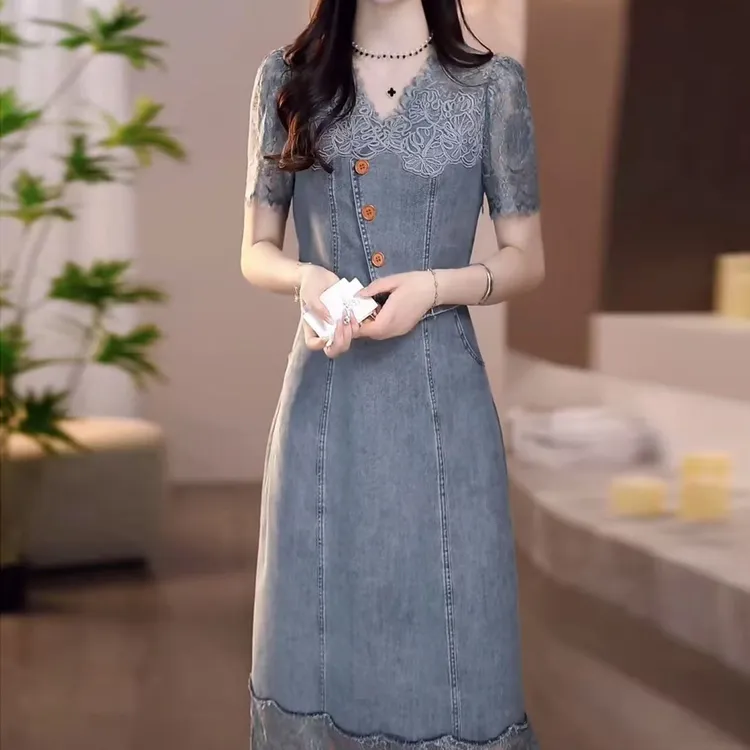 高级水洗软牛仔蕾丝拼接洋气礼服裙2025夏季新款显瘦假两件连衣裙