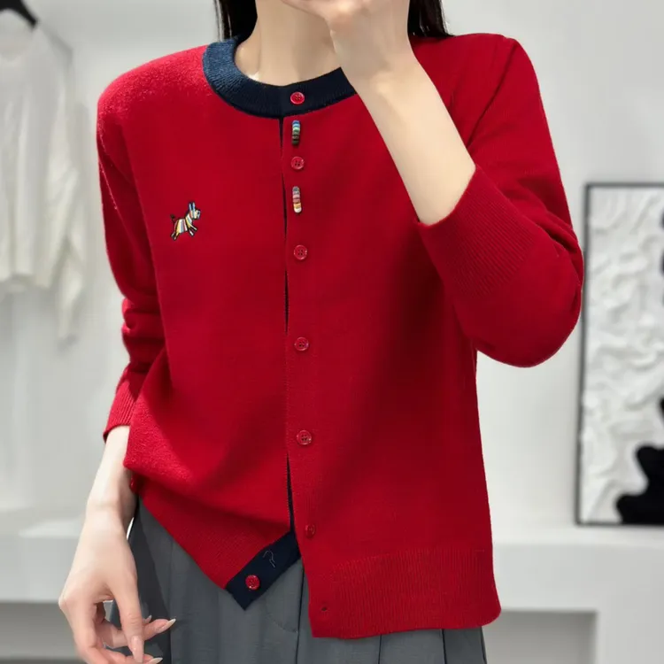 925冬季新款撞色小马刺绣宽松百搭减龄开衫毛衣