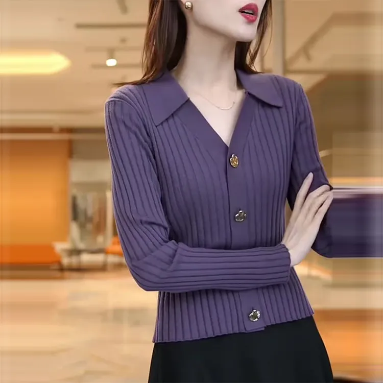 紫色翻领长袖针织衫女春秋显白修身显瘦减龄时尚纽扣设计V领上衣