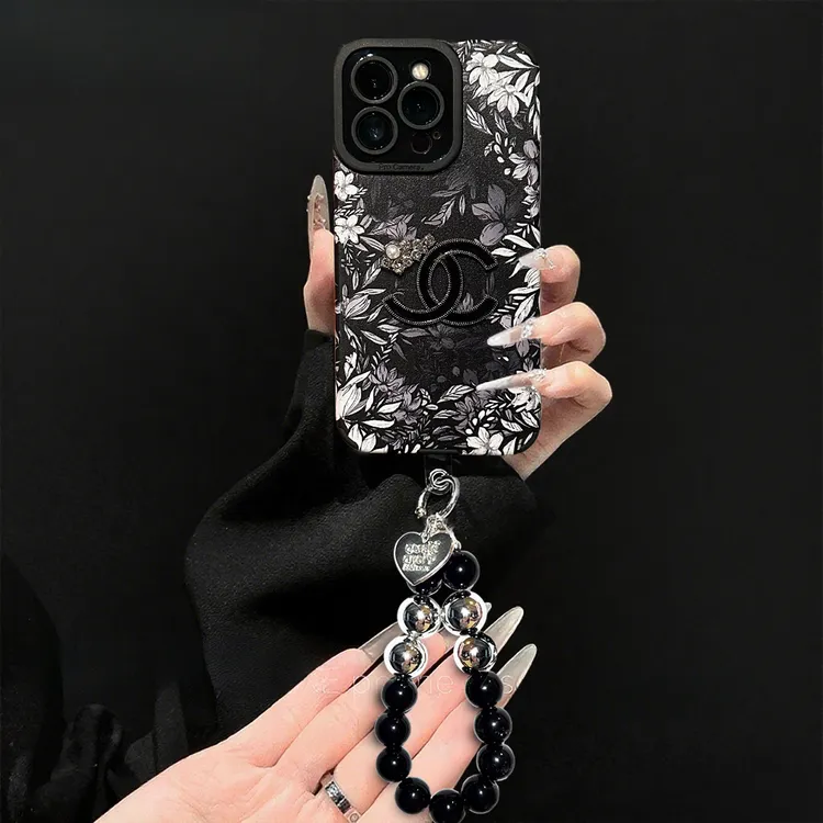 轻奢花洞适用苹果16pro瞳眼翻毛皮手链手机壳女华为vivo小米oppo