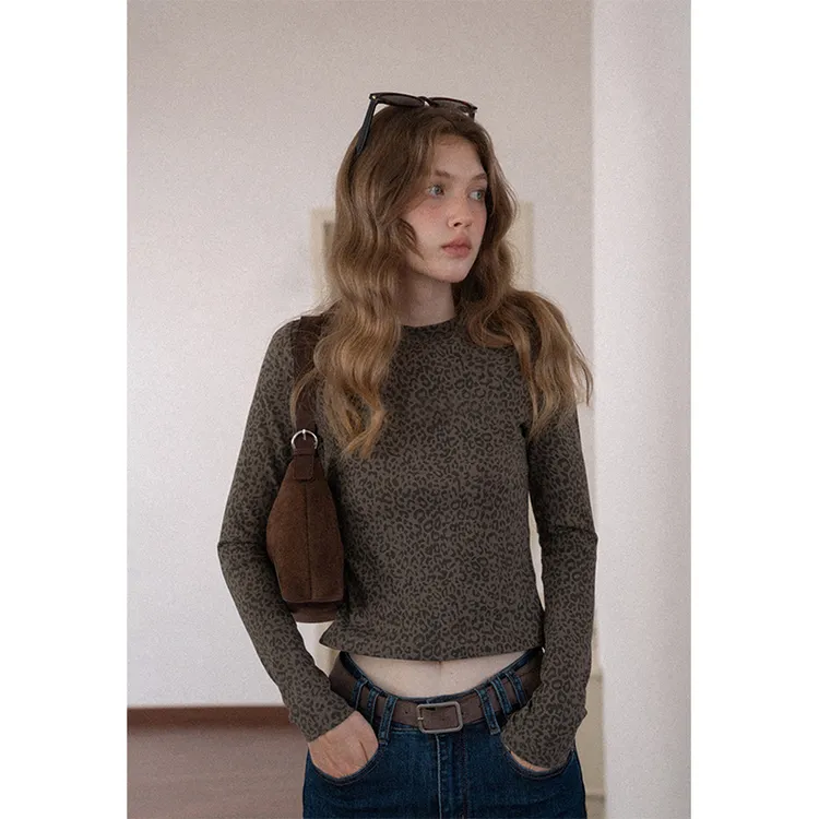 番茄妹妹Tomatosister 复古军绿色豹纹圆领正肩T恤女短款长袖上衣