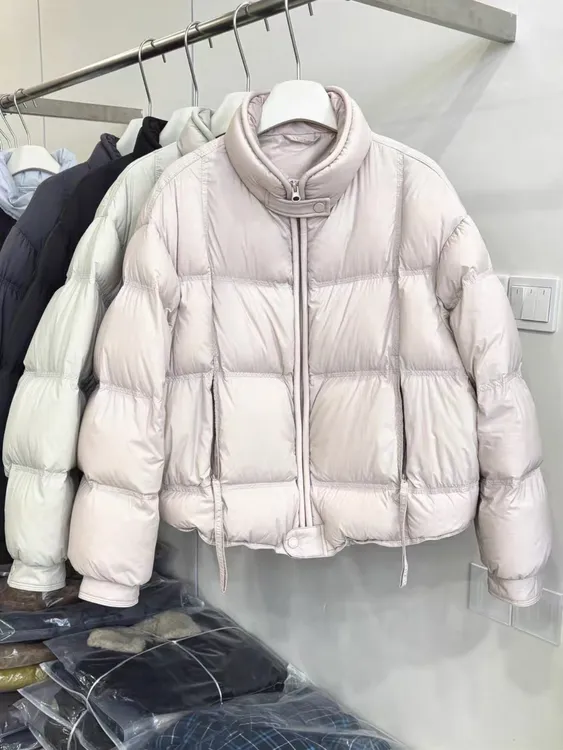 2025年冬季新款立领短款羽绒服女云朵泡芙面包服保暖加厚百搭外套