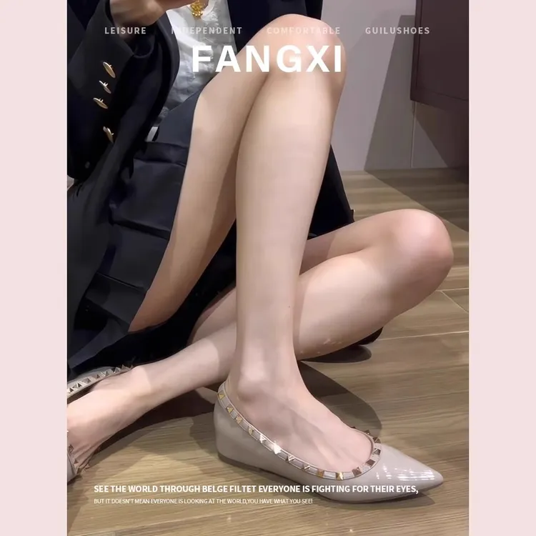 V家内增高5公分铆钉浅口裸色尖头软漆皮法式气质单鞋女百搭通勤鞋